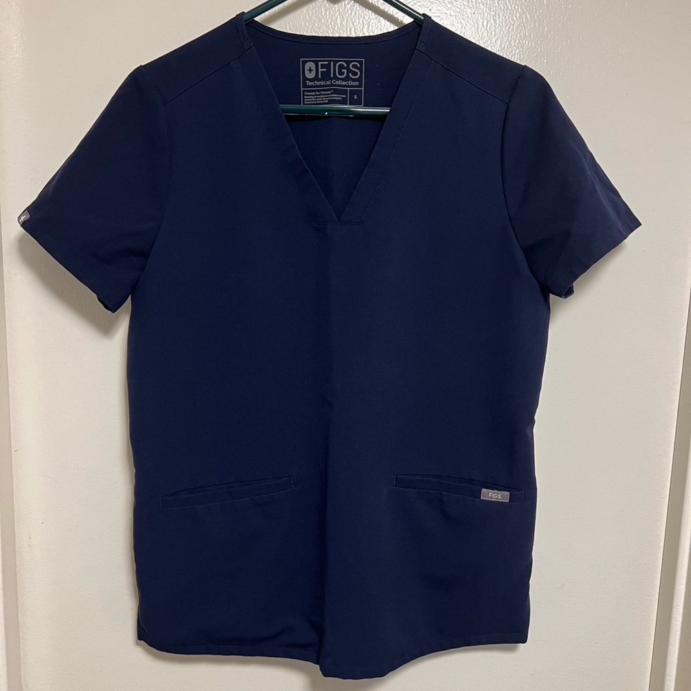 FIGS 3-pocket scrub top women’s small navy blue